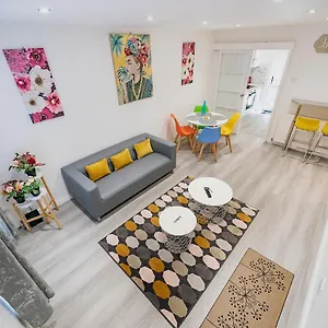 Pass The Keys - Bright & Airy 2br 2bath In Perfect Location , Belfast United Kingdom