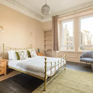 Apartment Spacious 2br Leith, Edinburgh