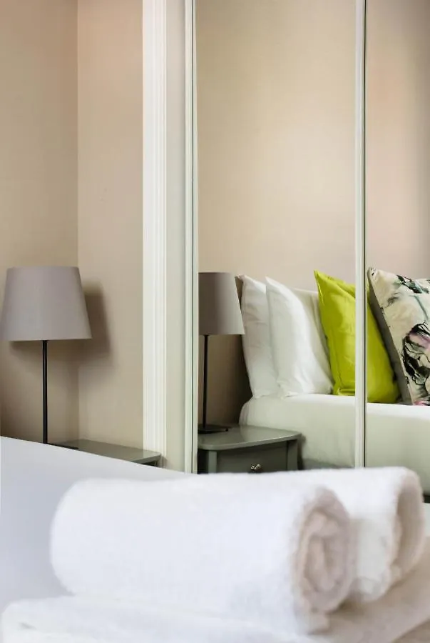 Dicksonfield Groud Floor Apartment Edinburgh