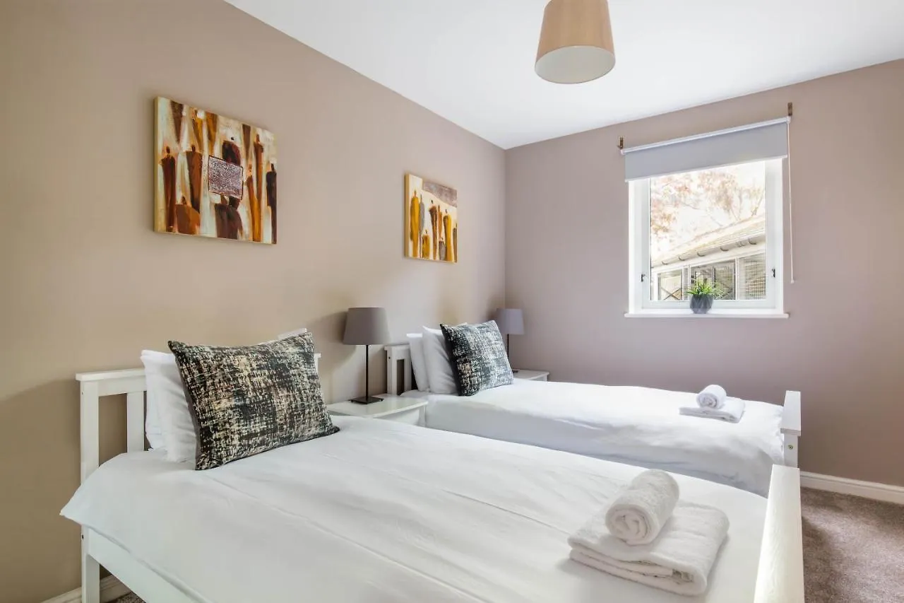 Dicksonfield Groud Floor Apartment Edinburgh 0*,  United Kingdom
