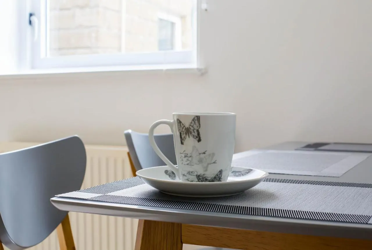 Dicksonfield Groud Floor Apartment Edinburgh